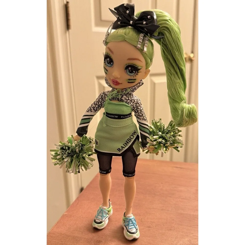 Rainbow High Cheer Jade Hunter Green Cheerleader Doll Green Outfit W/Pom Poms‎